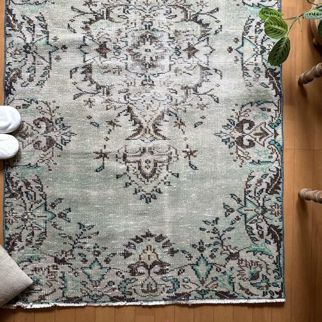 107×194淡いエメラルドグリーン×ブラウン　シャビー　トルコヴィンテージラグ 107×194淡いエメラルドグリーン×ブラウン シャビー トルコ