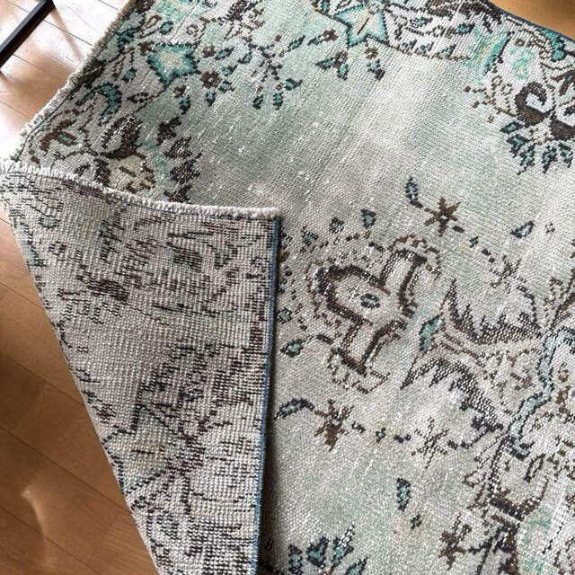 107×194淡いエメラルドグリーン×ブラウン　シャビー　トルコヴィンテージラグ 107×194淡いエメラルドグリーン×ブラウン シャビー トルコ
