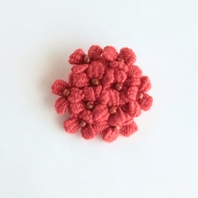 花束みたいな刺繍ブローチ　コサージュ　緋色