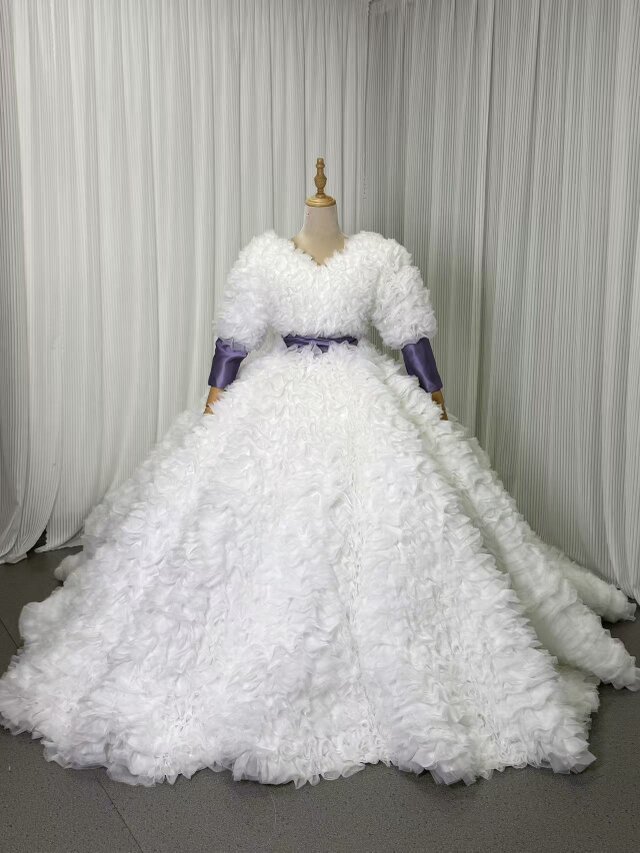 ウェディングドレス 長袖 Vネック リボン もこもこドレス ロングトレーン ボリュームドレス 拳式/前撮り