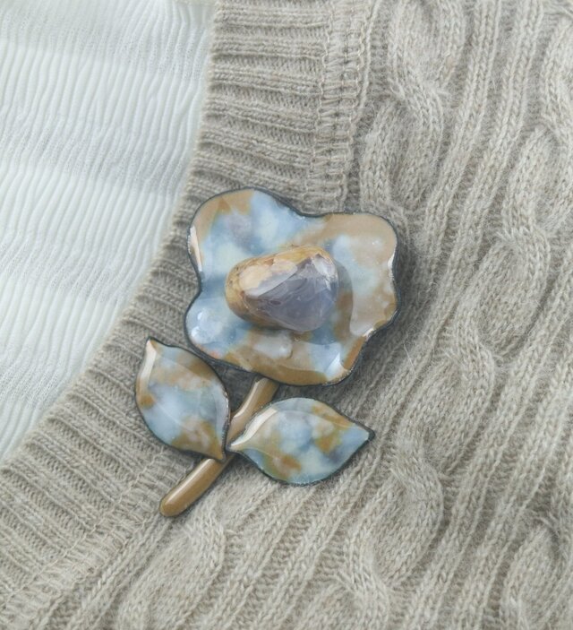 ブルーカルセドニー母岩付きの華