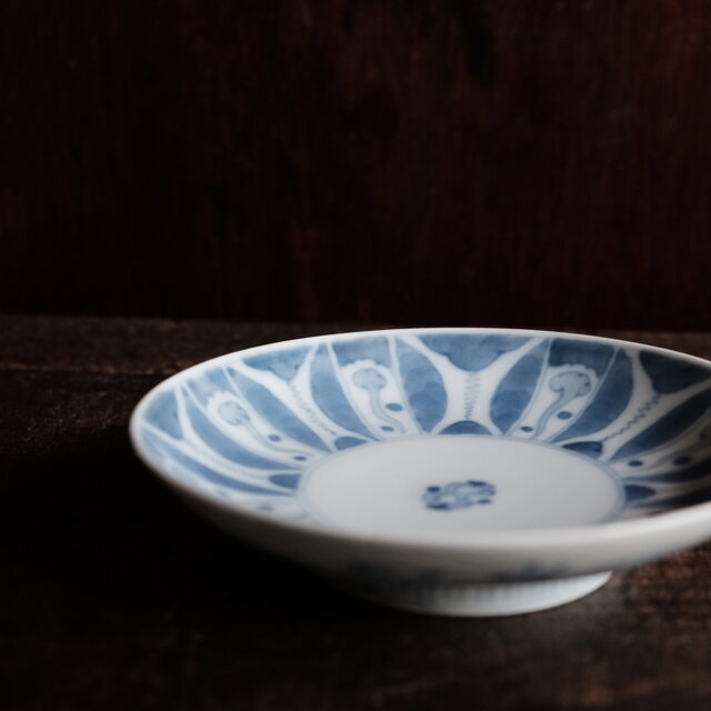 アート性を感じる絵付け◇伊万里 染付中皿 骨董・antiques 器 丁寧な