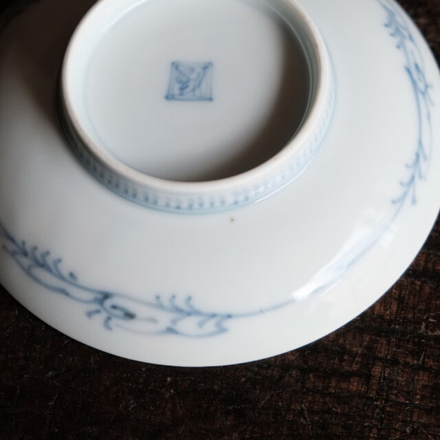 アート性を感じる絵付け◇伊万里 染付中皿 骨董・antiques 器 丁寧な