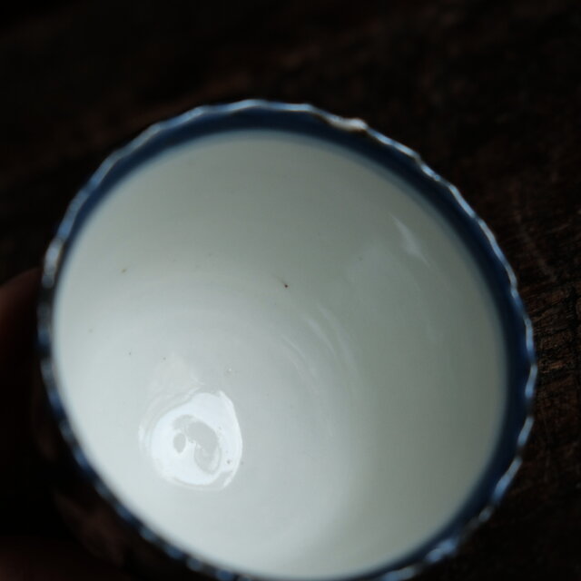 ギザギザの縁◇青で素敵 伊万里 花文染付猪口 向付 骨董・antiques 古