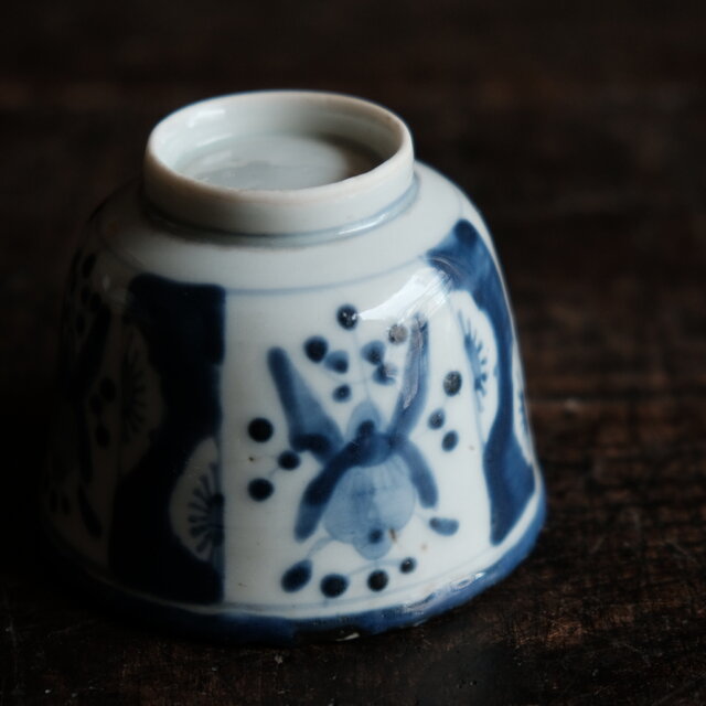 ギザギザの縁◇青で素敵 伊万里 花文染付猪口 向付 骨董・antiques 古