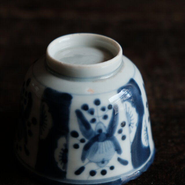 ギザギザの縁◇青で素敵 伊万里 花文染付猪口 向付 骨董・antiques 古