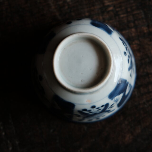 ギザギザの縁◇青で素敵 伊万里 花文染付猪口 向付 骨董・antiques 古