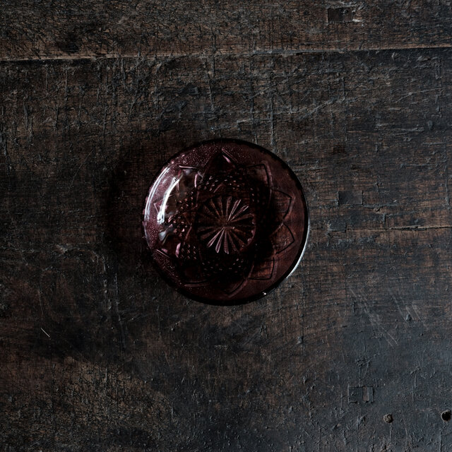 十芒星の文様◆プレスガラス紫小皿　曇りガラス　古道具　古民家　紫　パープル　ニュートロ 　昭和中期