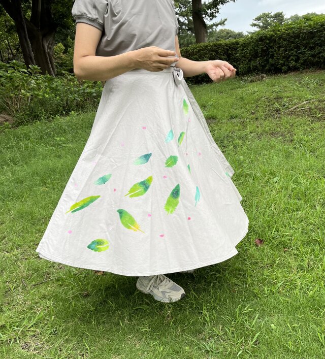 そよ風・羽根の巻きフレアスカート くすみグレー 染色 ステンシル