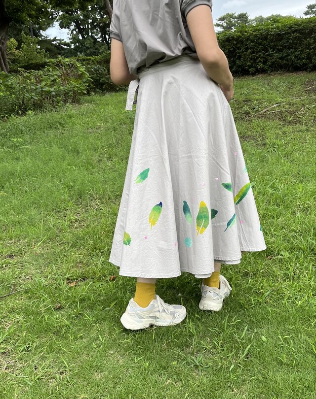 そよ風・羽根の巻きフレアスカート くすみグレー 染色 ステンシル