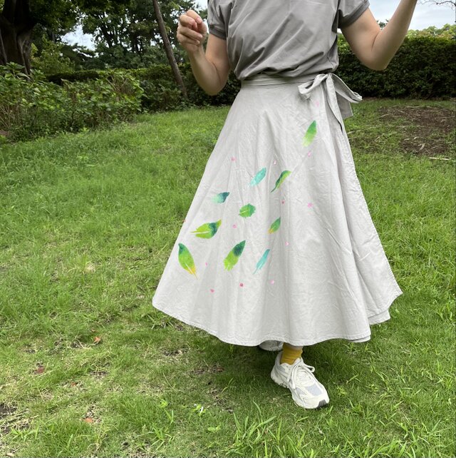 そよ風・羽根の巻きフレアスカート くすみグレー 染色 ステンシル