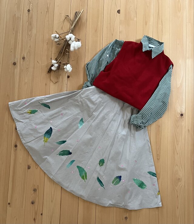 そよ風・羽根の巻きフレアスカート　くすみグレー　染色　ステンシル　ウエストフリーサイズ