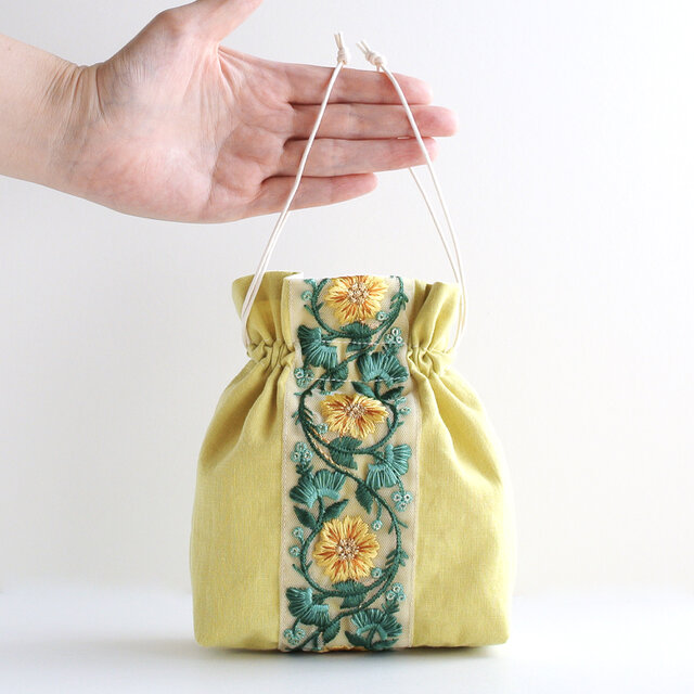 インド刺繍リボンのマチのある巾着ポーチ イエロー | iichi 日々の
