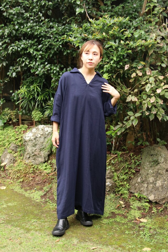 ダブルガーゼのスキッパーカラーワンピース（紺）