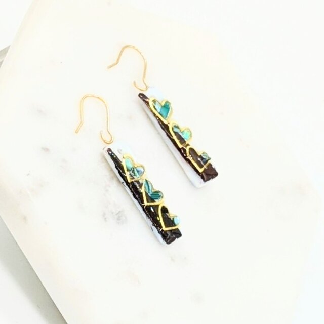 ブルー螺鈿とゴールドメタルと青漆の短冊シェルスティックピアスイヤリング【2264】