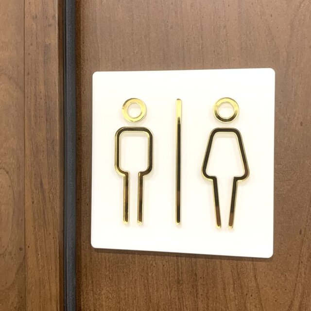 【送料無料】TOILET マットホワイトGOLDカラー サインプレート トイレマーク トイレサイン トイレプレート ピクトグラム