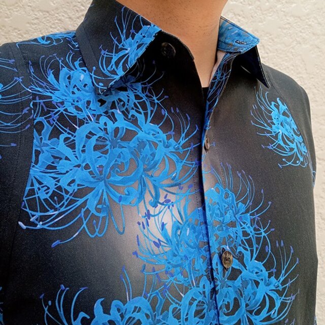 手描き青い彼岸花柄長袖Tシャツ L ネイビー 袖リブ付き ロンT 和柄 手描き青い彼岸花柄長袖Tシャツネイビー 袖リブ付き ロンT 紺 Tシャツ