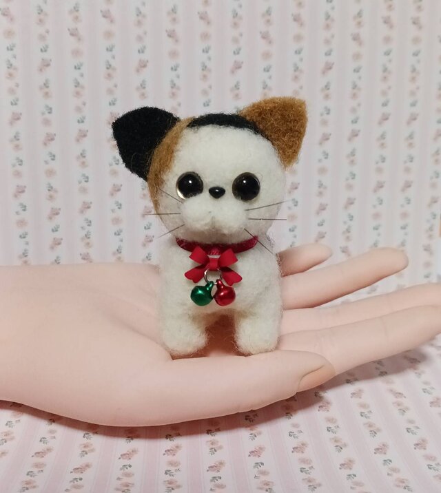三毛猫ちゃん 餌付きです。 羊毛フェルト | iichi 日々の暮らし