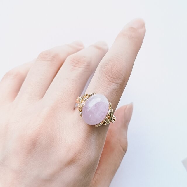 Koizakura -恋桜- クンツァイトフリーサイズリング　フリーリング　誕生石　アラベスク　カボション　オーバル　花