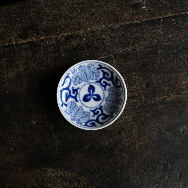 花唐草とリーフ◆時代物　花唐草文染付印判小皿　骨董・antiques　古道具　丁寧な暮らしに。明治~大正期
