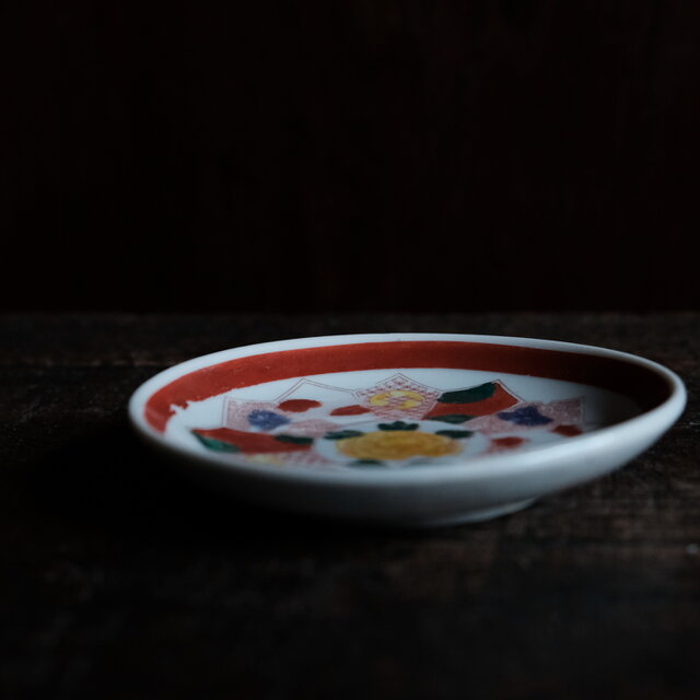 見込みに芍薬◇カラフルな色合い。時代物 赤絵印判小皿 antiques 骨董 見込みに芍薬◇カラフルな色合い。時代物 赤絵印判小皿 antiques 骨董