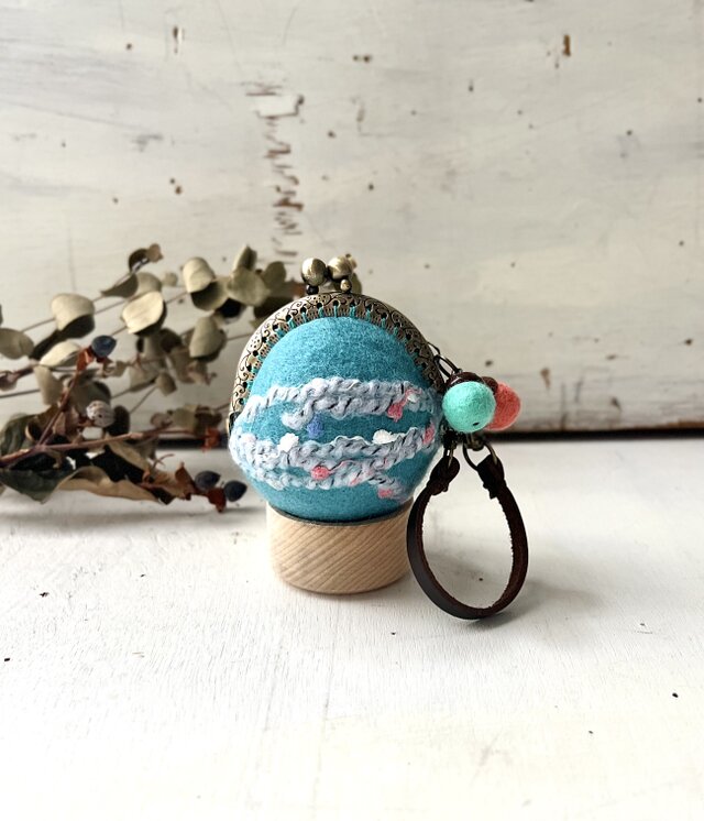 羊毛フェルトのまんまるがま口（ブルー）