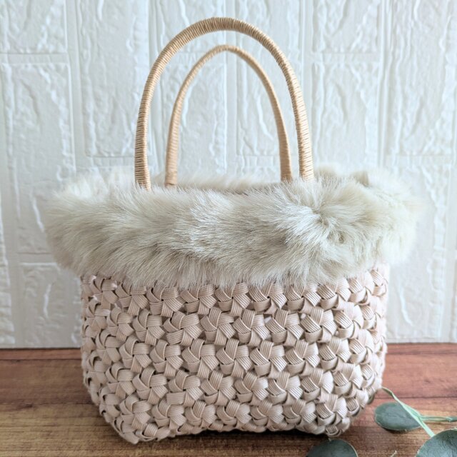 ファー付きクラフトバンドの花結びカゴバッグ #ムースピンク#クリスマス#パーティ#食事会