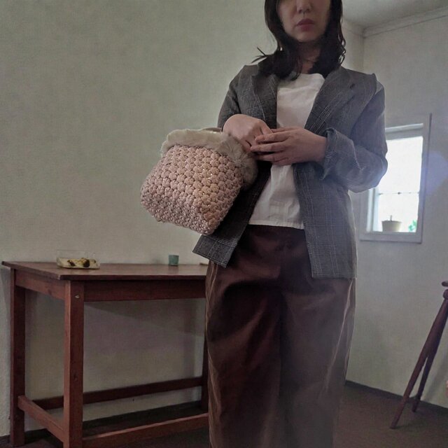 ファー付きクラフトバンドの花結びかごバッグ #ムースピンク#パーティ