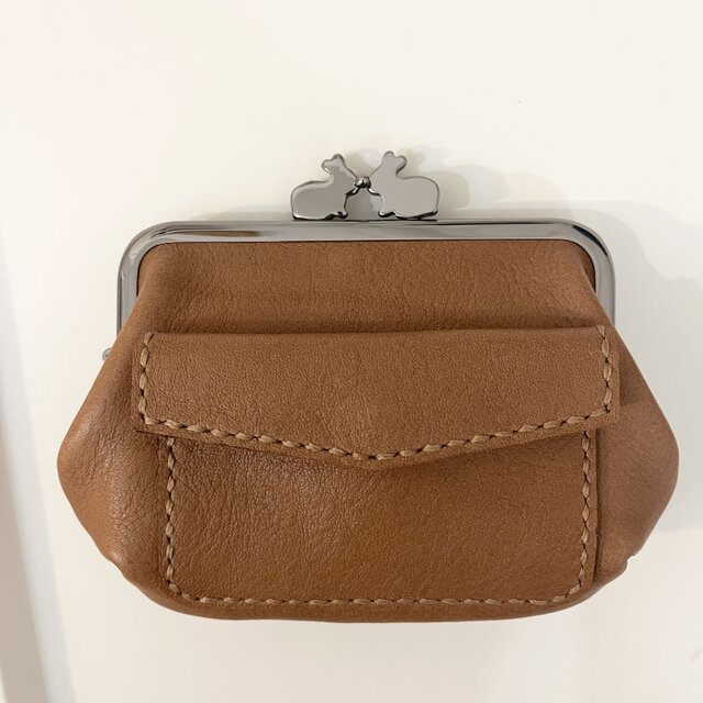 ぱかっと開くとお部屋が3つの親子がまぐち♪外ポッケが付いたうさぎ口金の四角い本革ミニ財布