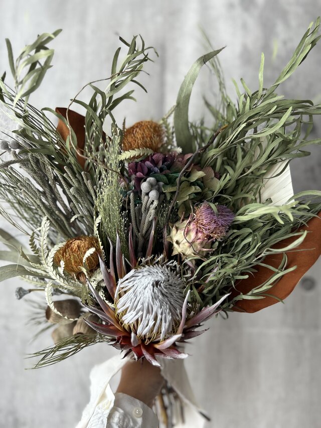 キングプロテアとアーティチョークのワイルドスワッグ