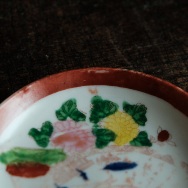 花と扇子◇カラフルな色合い。時代物 赤絵印判小皿 antiques 骨董器
