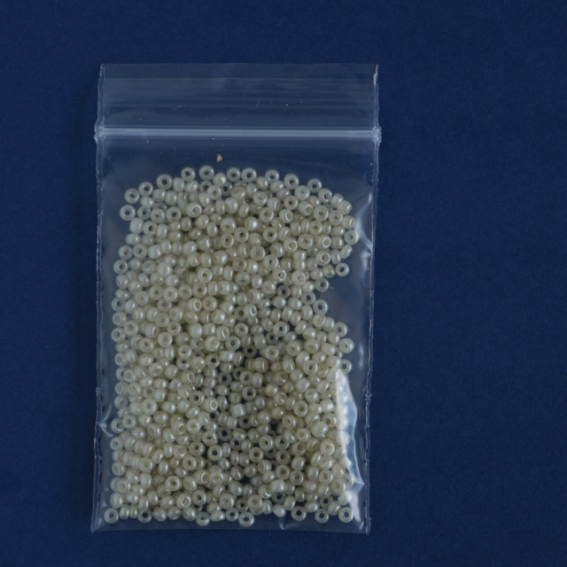 (13g) ヴィンテージ ベネチアンシードビーズ 9/0 パールオフホワイト