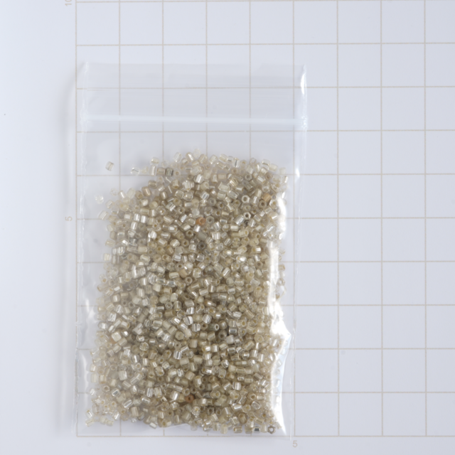 (12g)  ヴィンテージベネチアンシードビーズ　11/0　シルバーラインクリア