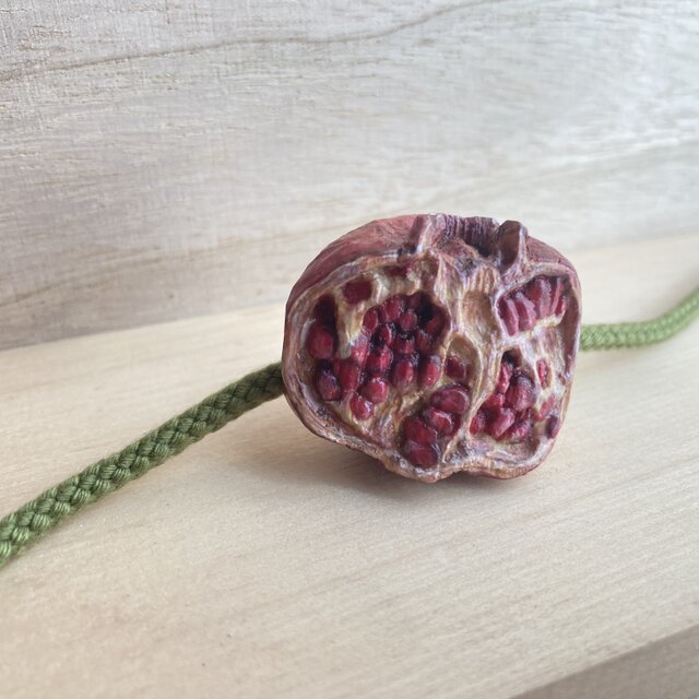 柘榴の帯留め