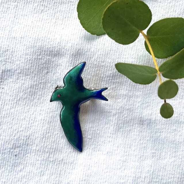 鳥ブローチ | iichi 日々の暮らしを心地よくするハンドメイドや 鳥ブローチ | iichi 日々の暮らしを心地よくするハンドメイドや
