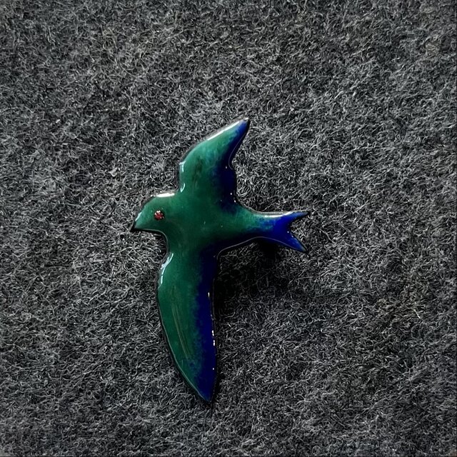 鳥ブローチ | iichi 日々の暮らしを心地よくするハンドメイドや