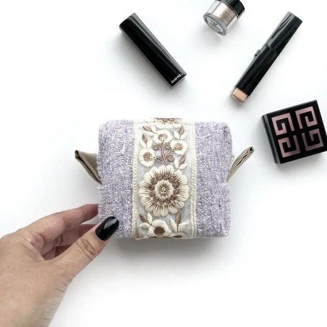 小さめでも大容量/ミニミニポーチ/上品なインド刺繍×大人かわいい化粧ポーチ /ギフトにもおすすめ/ご自分へのご褒美に