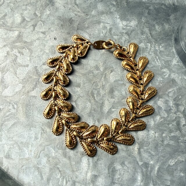 BA81-【 AVON 】エイボン・ヴィンテージブレスレット  Goldtone Forever Linked Hearts