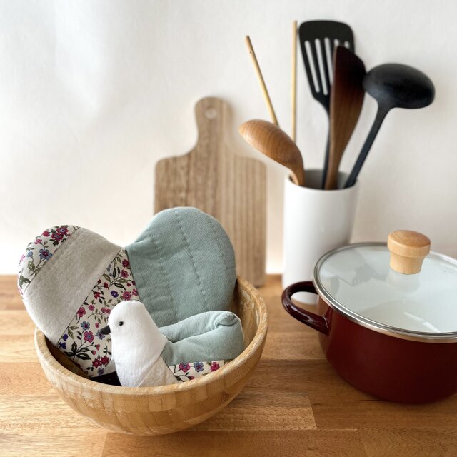 小鳥の鍋つかみ＊アートグリーン | iichi 日々の暮らしを心地よくする