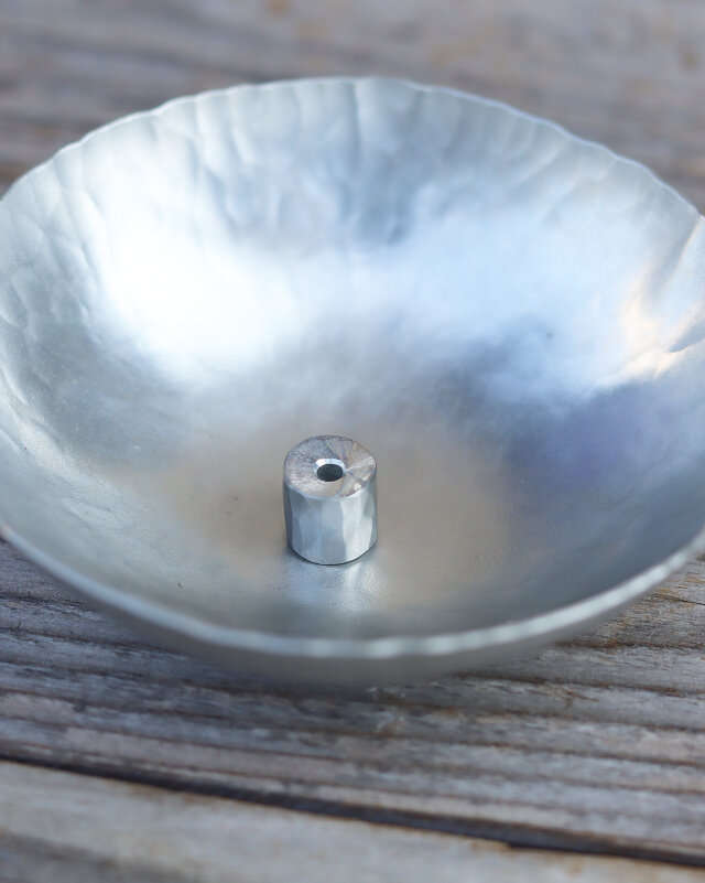 ころりとしたお香立て [ 錫銀香鉢 ] | iichi 日々の暮らしを心地よく