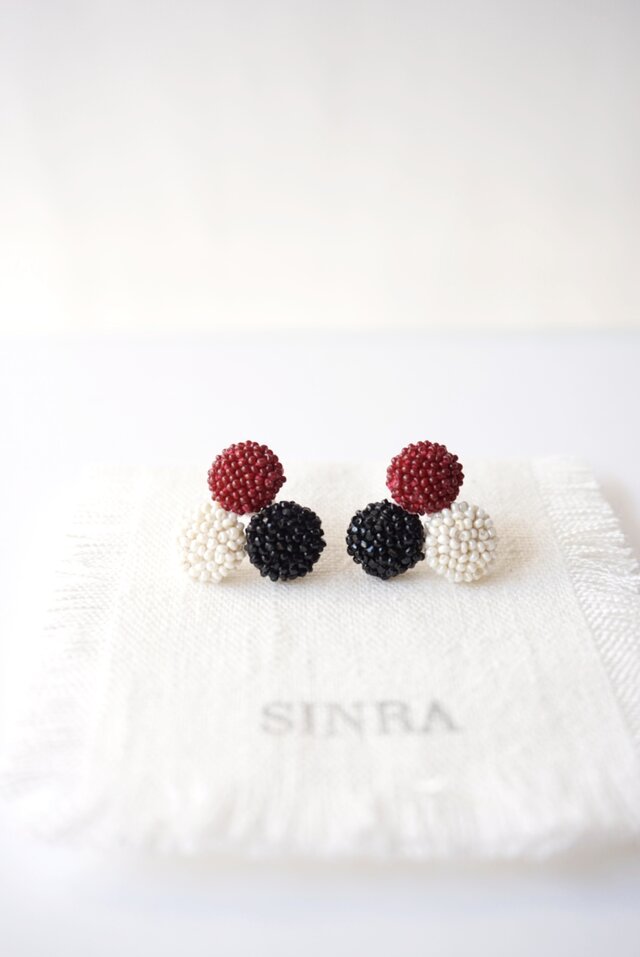 【3 red+white+black】ピアス