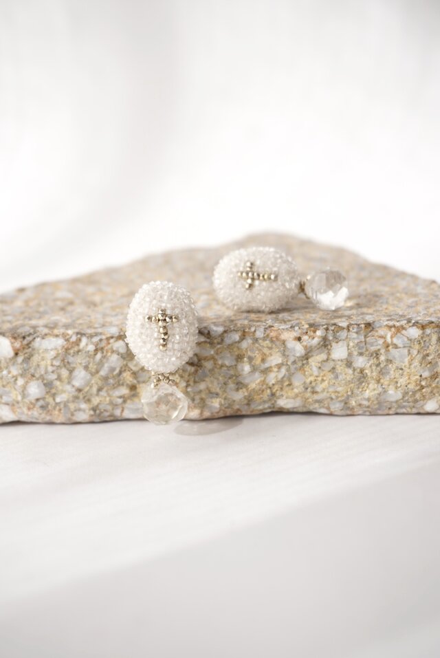 【 fragment of the sand,cross＋white-02】ピアス