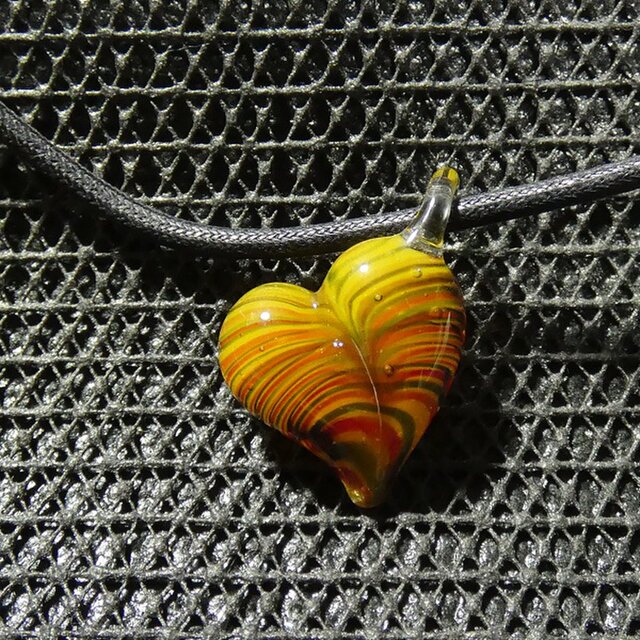 しましまハートNO.1（ガラス、とんぼ玉、一点物、伝統工芸、可愛い、ネックレス）