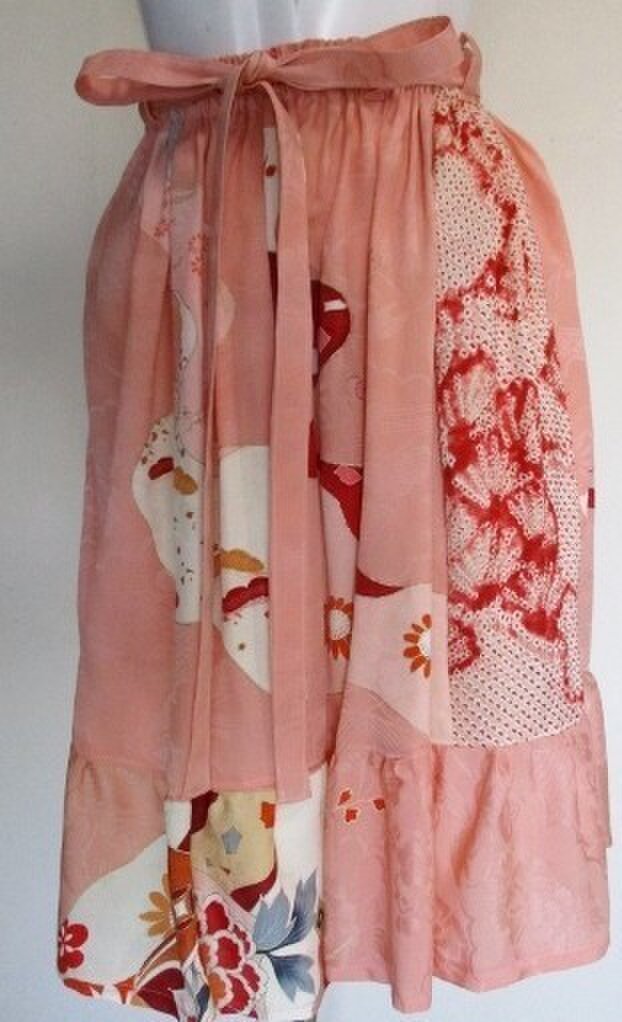 ８４３８　花柄の着物で作った膝丈スカート　＃送料無料