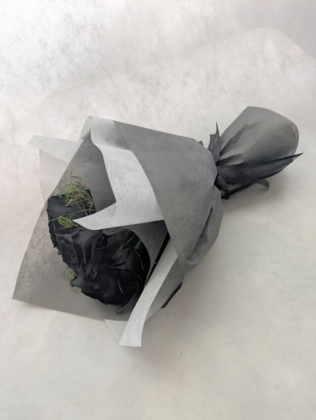 プリザーブドフラワー黒薔薇花束5輪／黒薔薇魔法発動中 | iichi 日々の