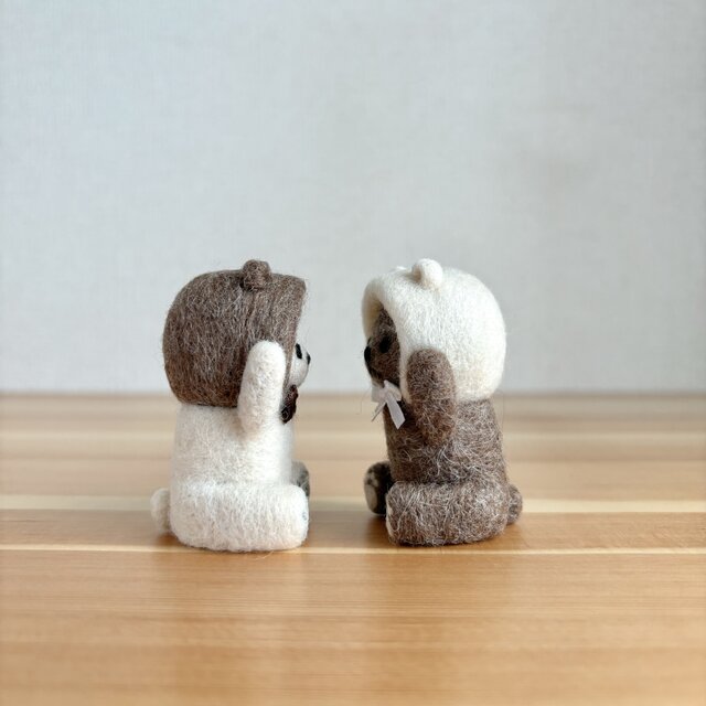 被り物くまさんのキーホルダー | 羊毛フェルト【受注生産】 | iichi