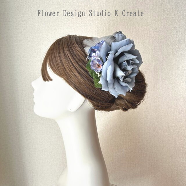 ブルーグレーの大輪の薔薇のヘアクリップ ブルー 青 くすみブルー