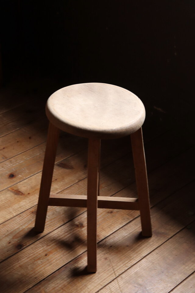 丸椅子アンティーク　スツール　ビンテージ　古家具 ふるい木味 ビニル座面の丸椅子・スツール HK-a-03719 / 古道具