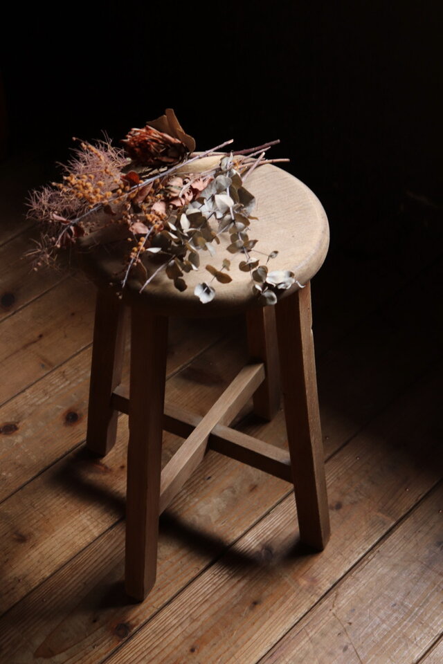 アンティーク　木製スツール 　一点ものウールファー付き　ヴィンテージ アンティーク 木製スツール 一点ものウールファー付き ヴィンテージ