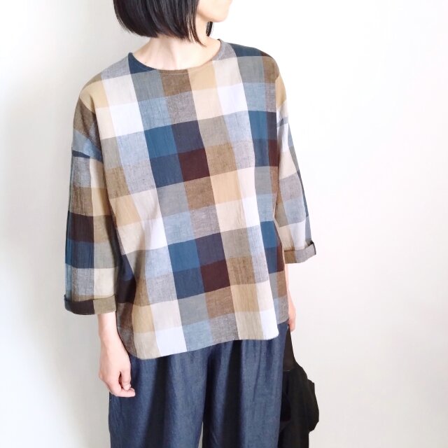 多色ブロックチェックのトップ  ネイビー系